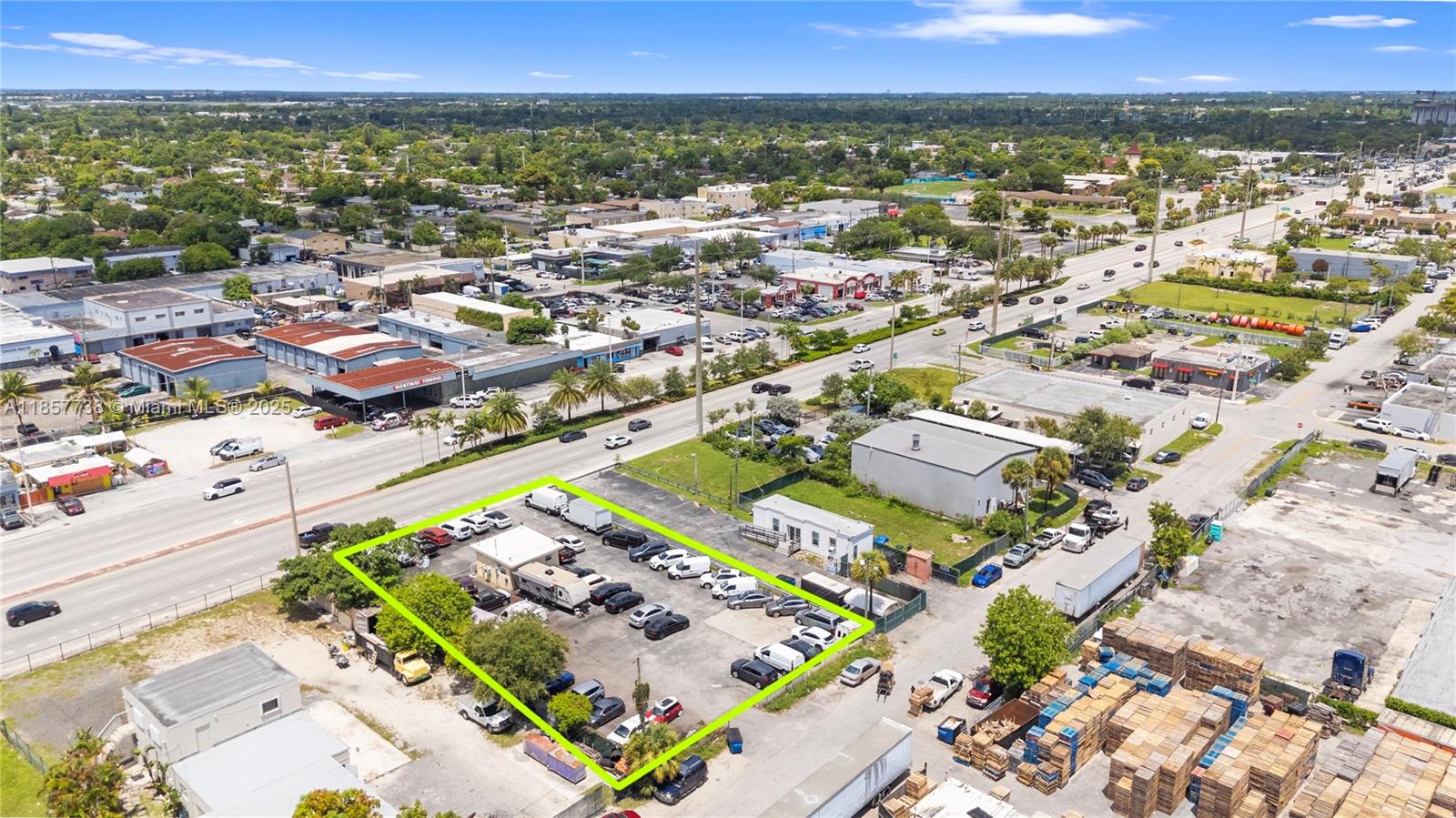 Main image without alt text