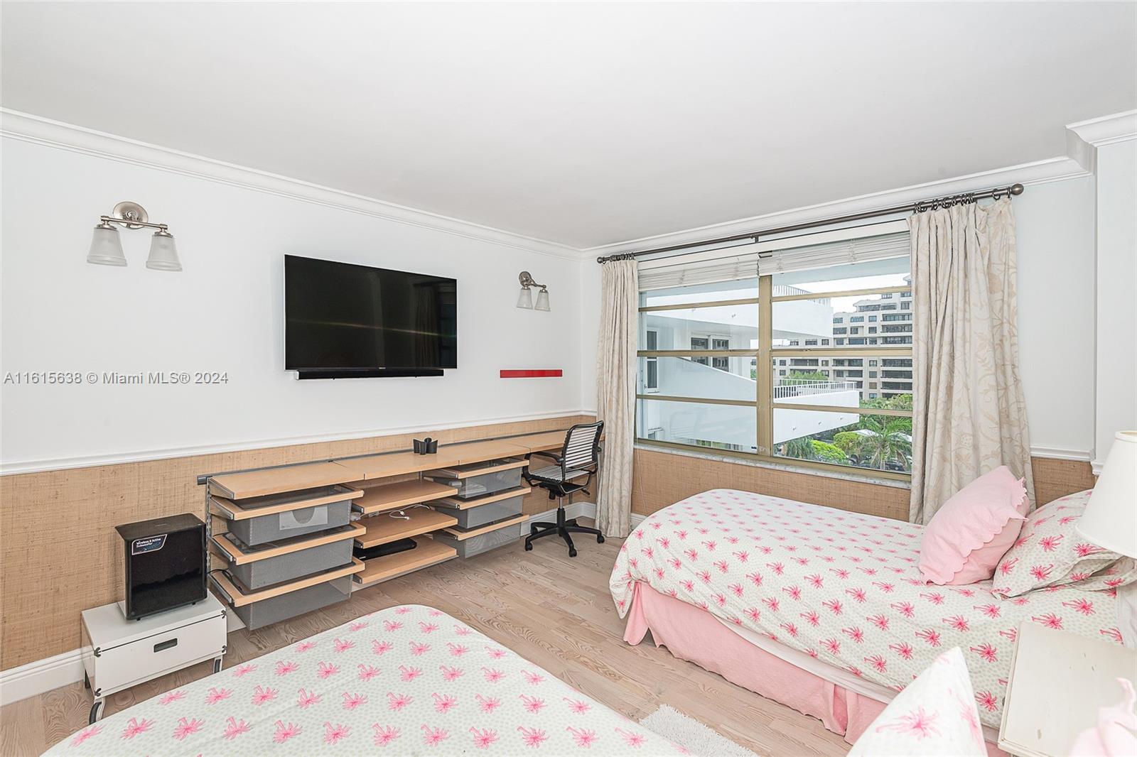 COMMODORE CLUB SOUTH COND - Residential