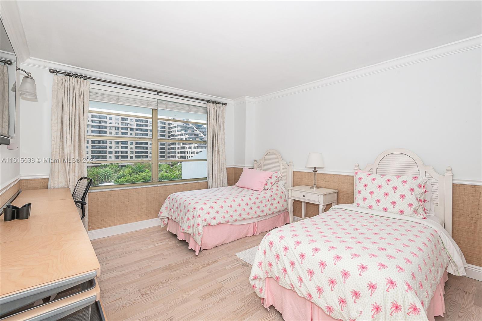 COMMODORE CLUB SOUTH COND - Residential