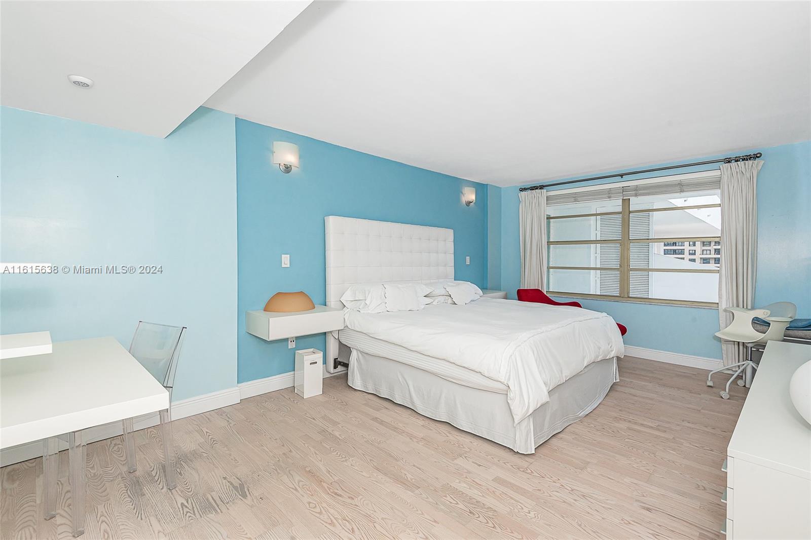 COMMODORE CLUB SOUTH COND - Residential