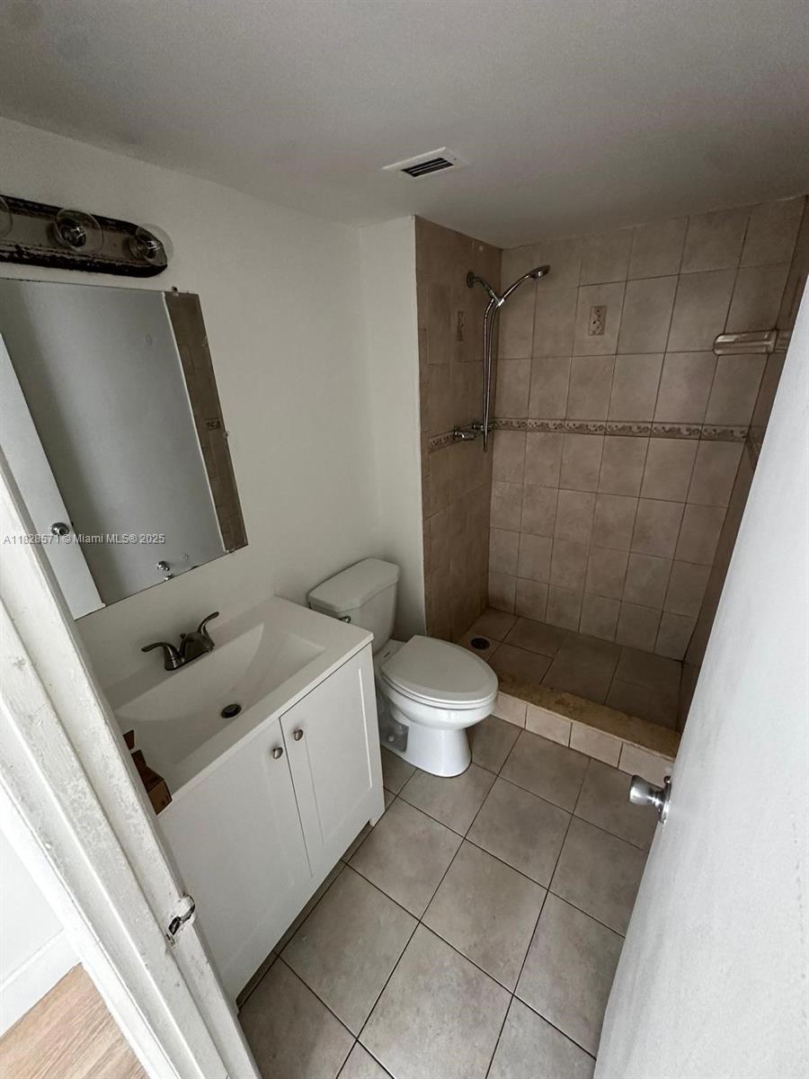 496 NW 165th St Rd D416