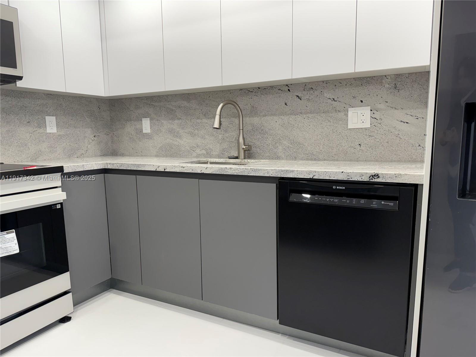 WINSTON TOWERS 600 CONDO - Residential