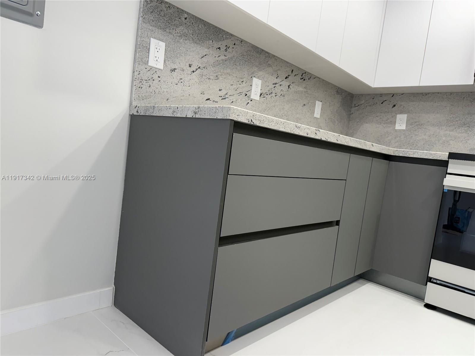 WINSTON TOWERS 600 CONDO - Residential