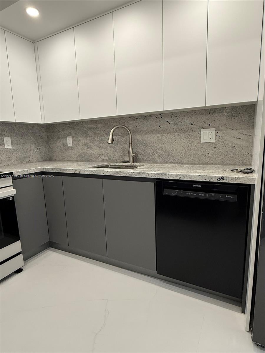 WINSTON TOWERS 600 CONDO - Residential