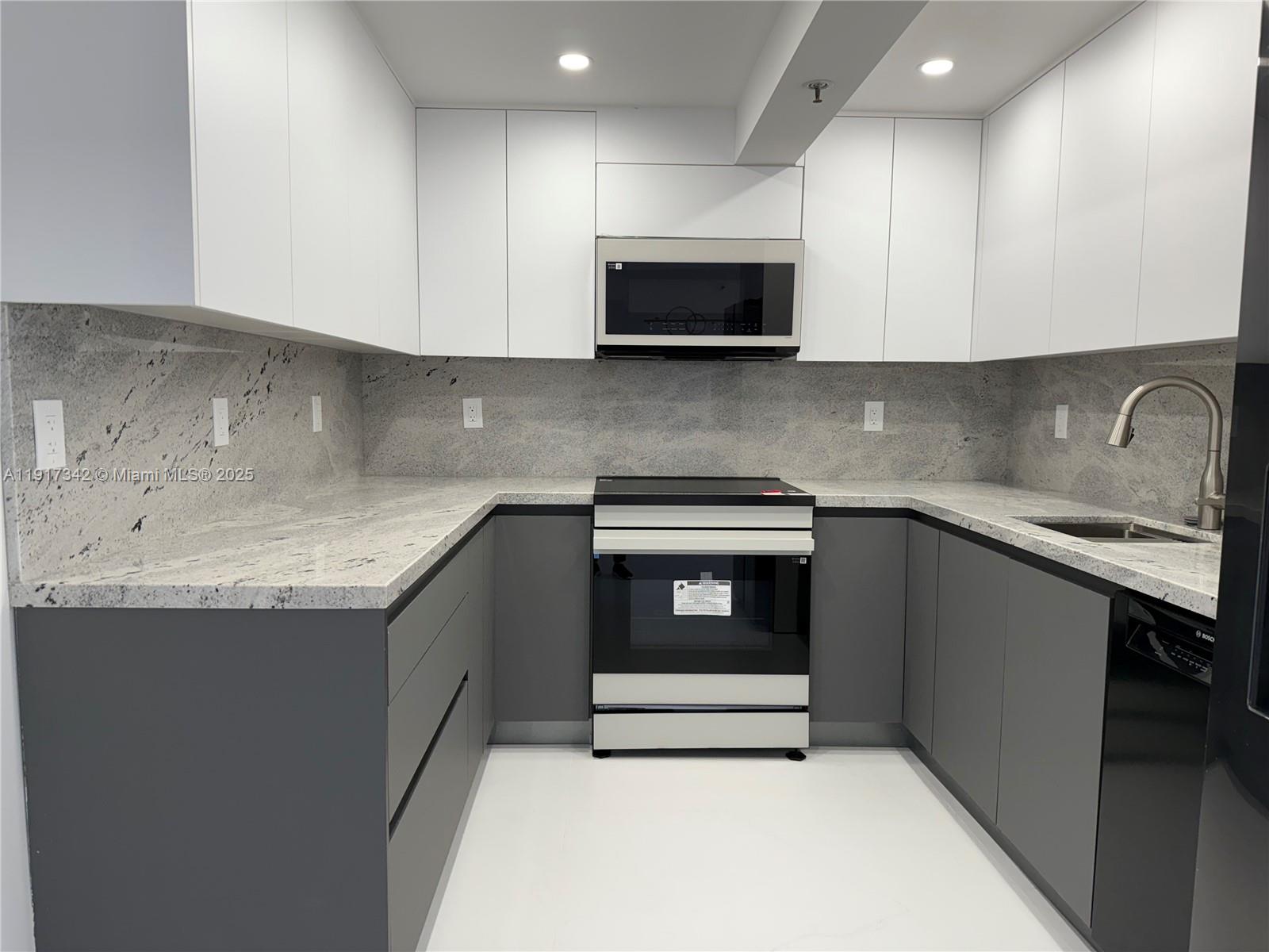 WINSTON TOWERS 600 CONDO - Residential