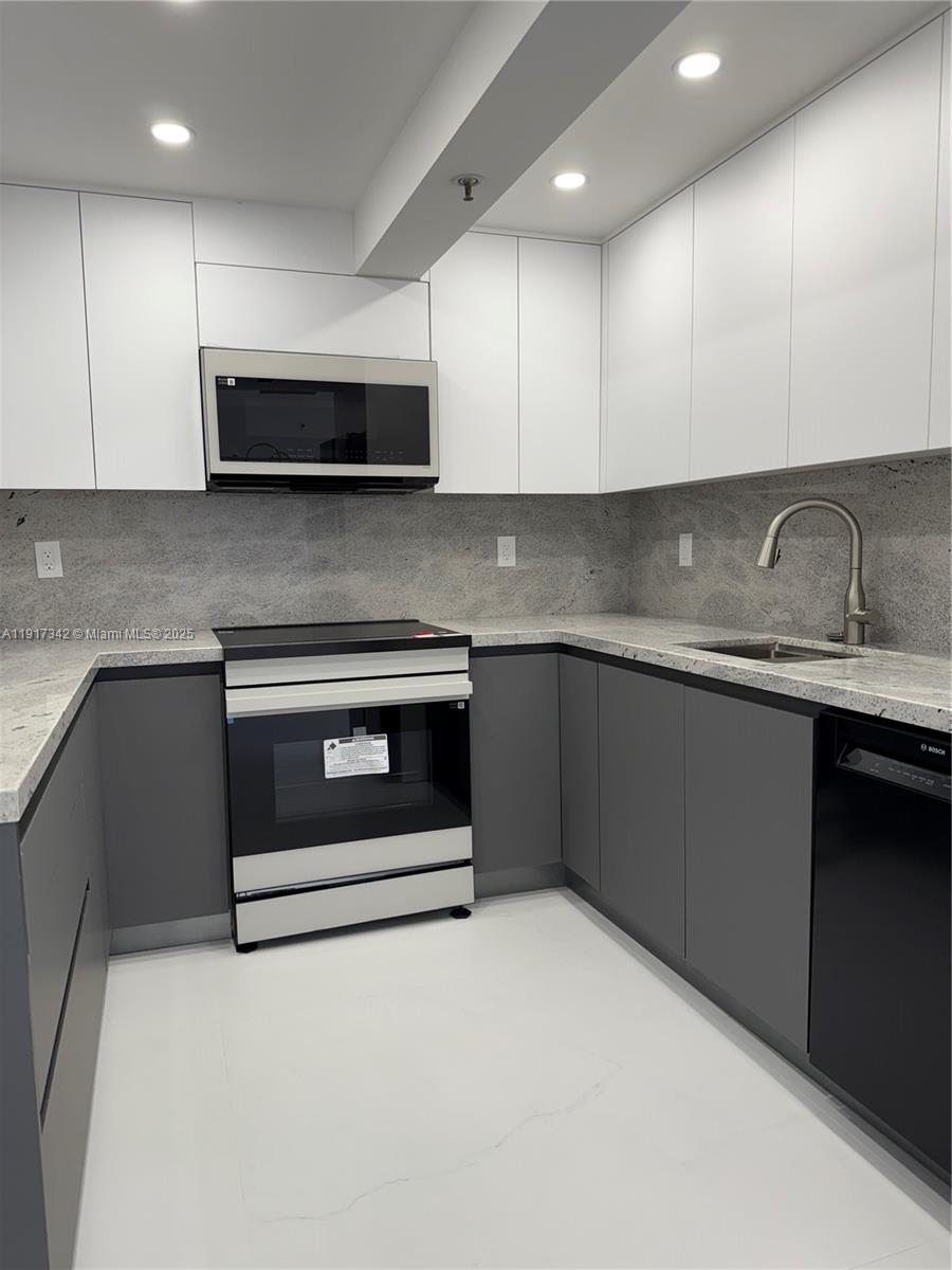 WINSTON TOWERS 600 CONDO - Residential