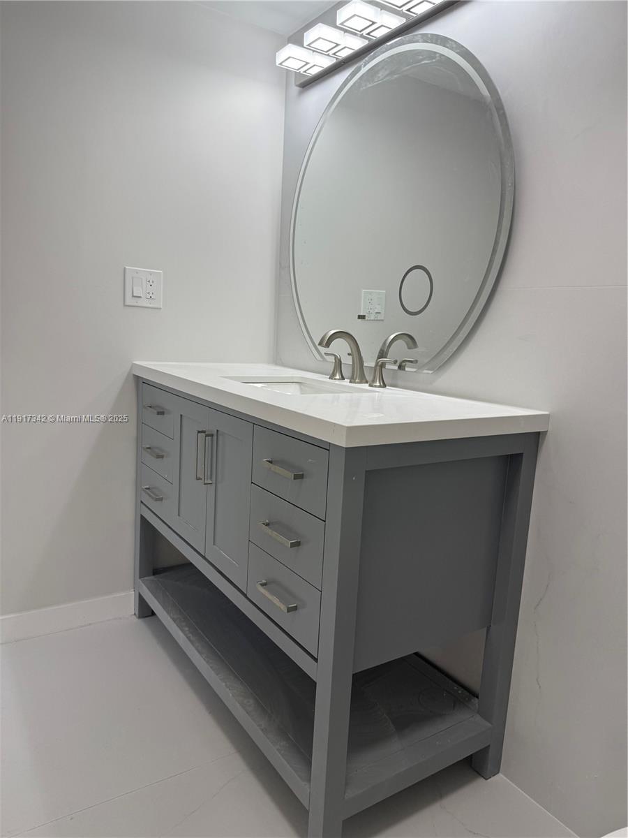 WINSTON TOWERS 600 CONDO - Residential