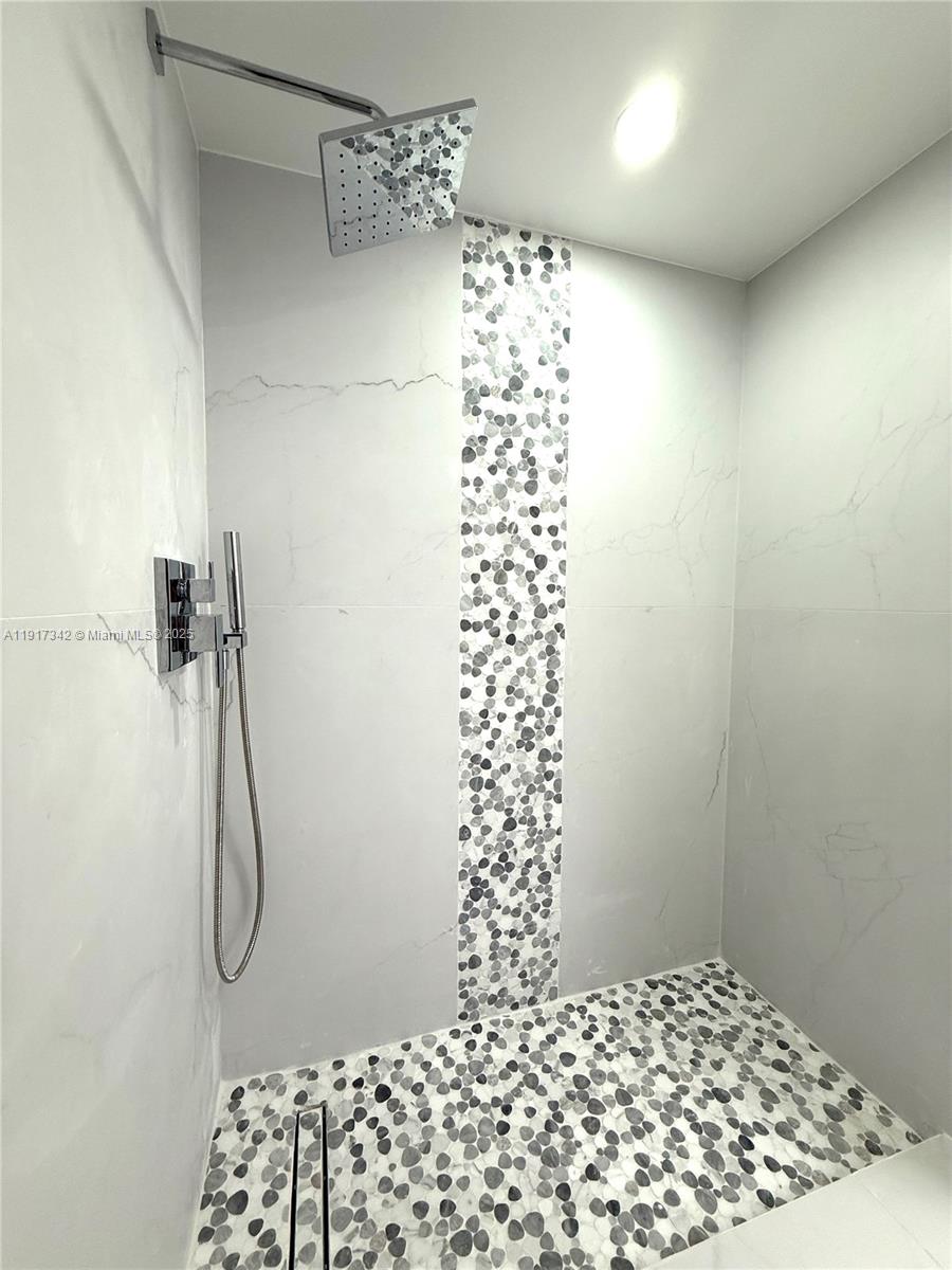 WINSTON TOWERS 600 CONDO - Residential