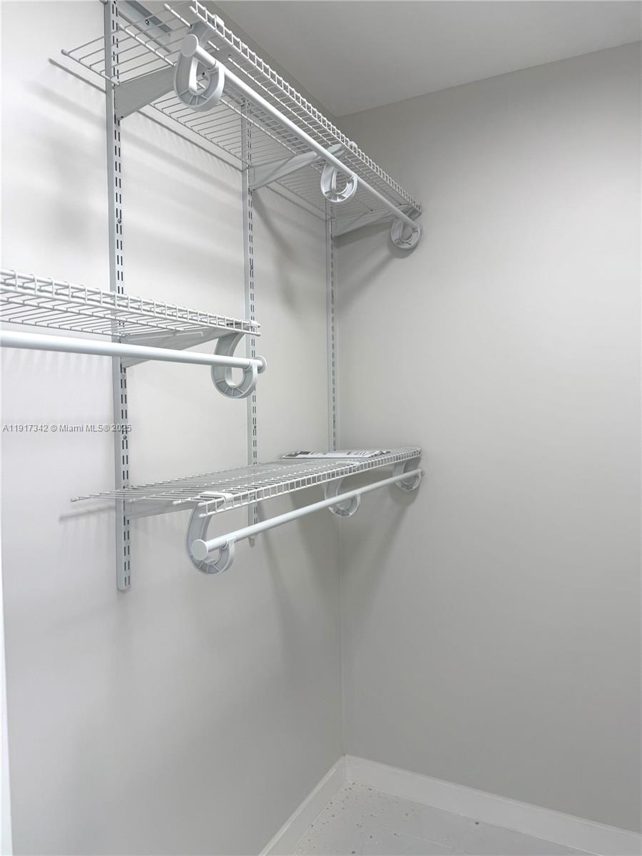 WINSTON TOWERS 600 CONDO - Residential