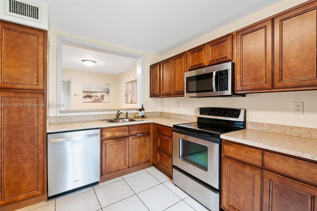 Photo of 5048 Heatherhill Ln #1106, Boca Raton, FL 33486 (MLS # A11413919)