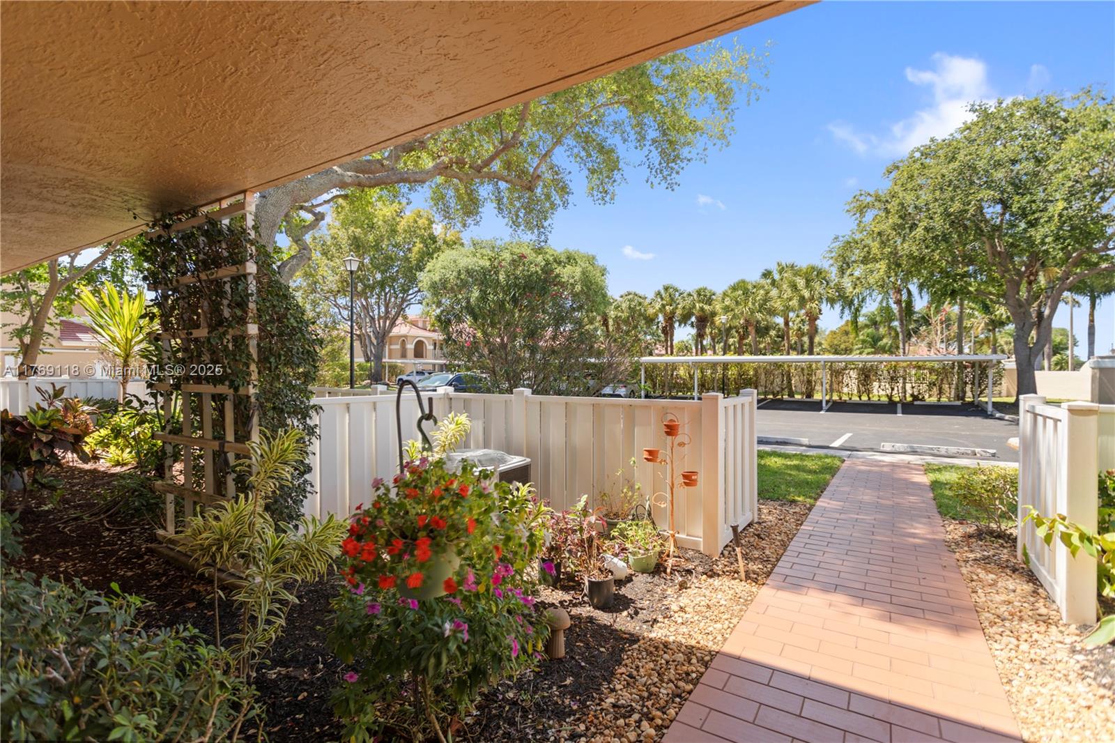 Coral Lakes - Residential