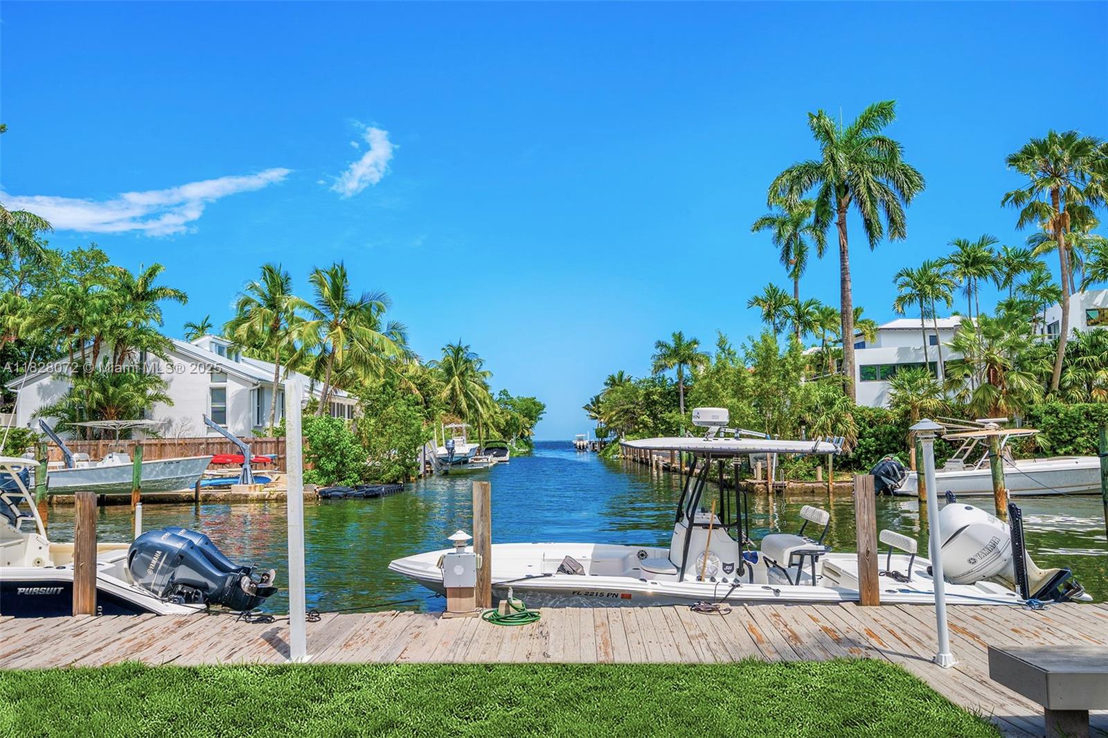 THE MOORINGS - Land