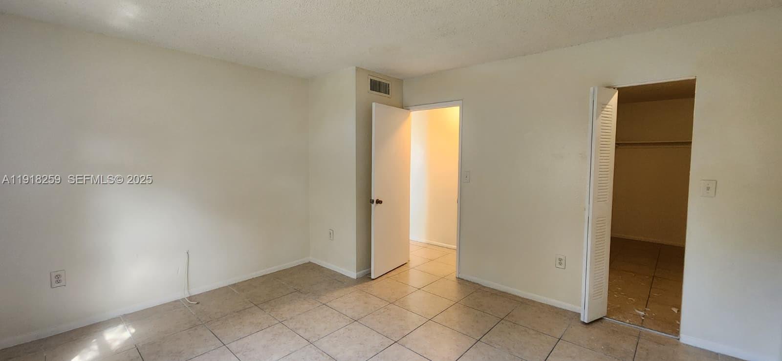 CLEAR LAKE PALMS CONDO - Residential Lease