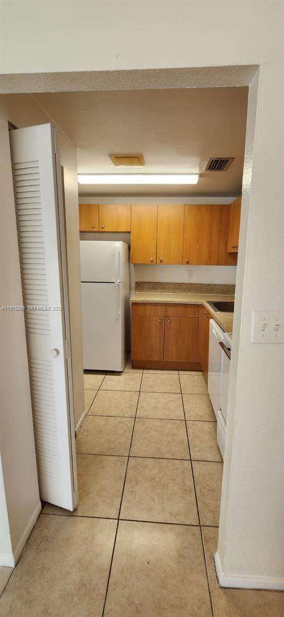 CLEAR LAKE PALMS CONDO - Residential Lease