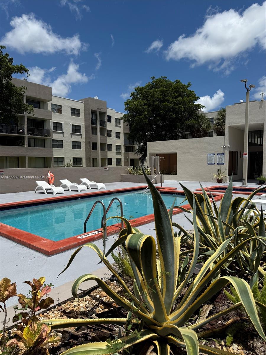 PEPPERMILL KENDALE LKS W - Residential Lease