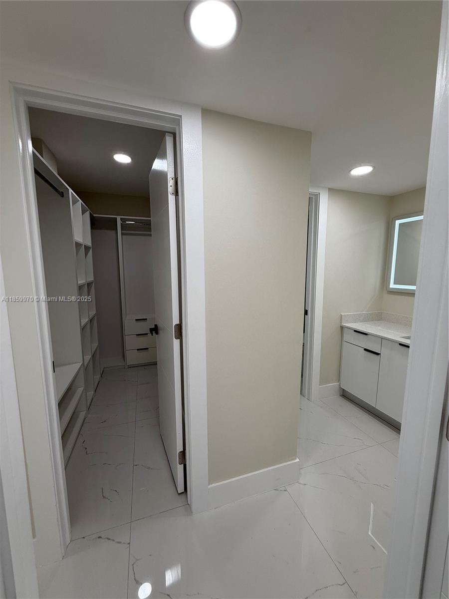 PEPPERMILL KENDALE LKS W - Residential Lease