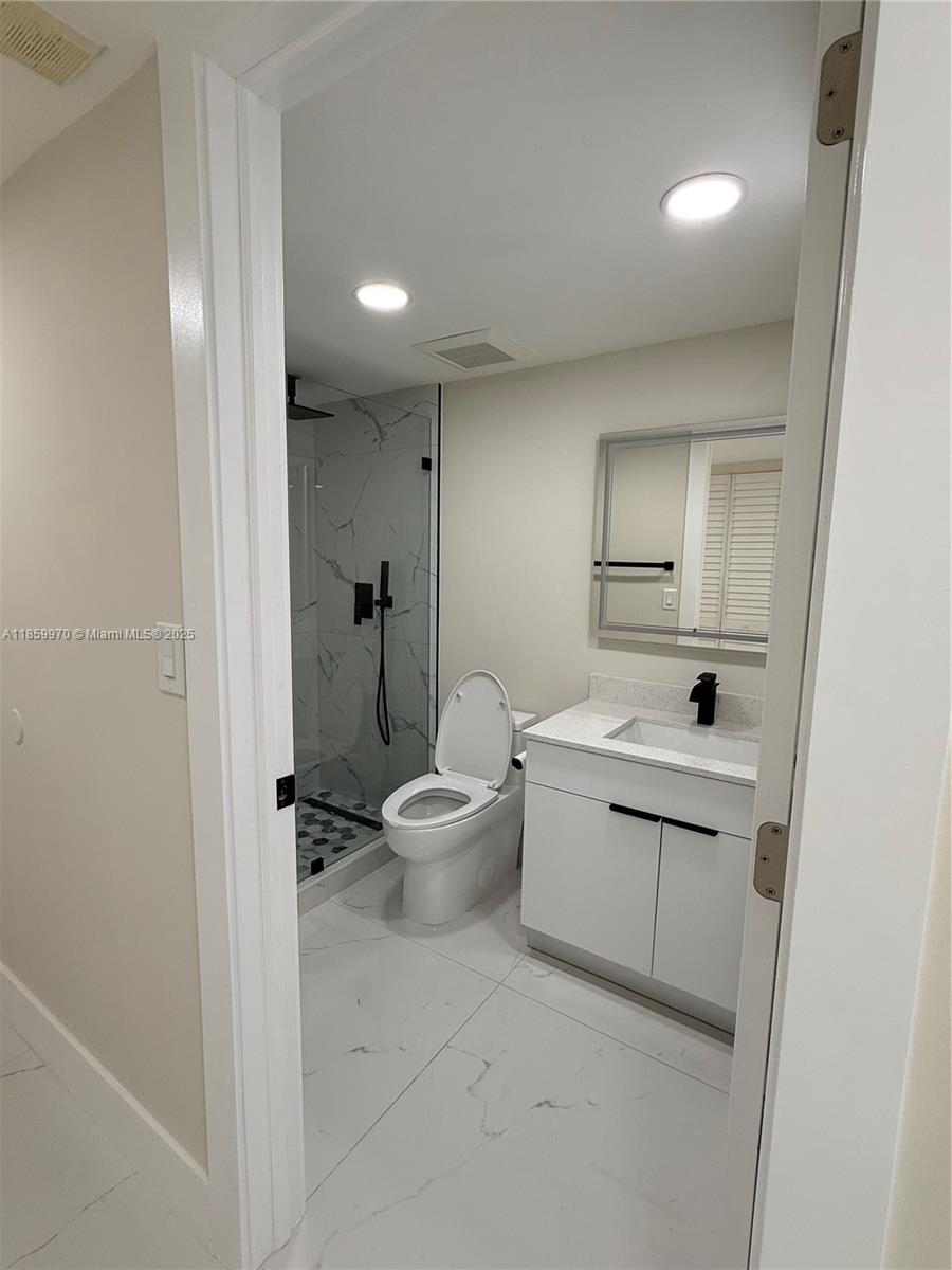 PEPPERMILL KENDALE LKS W - Residential Lease