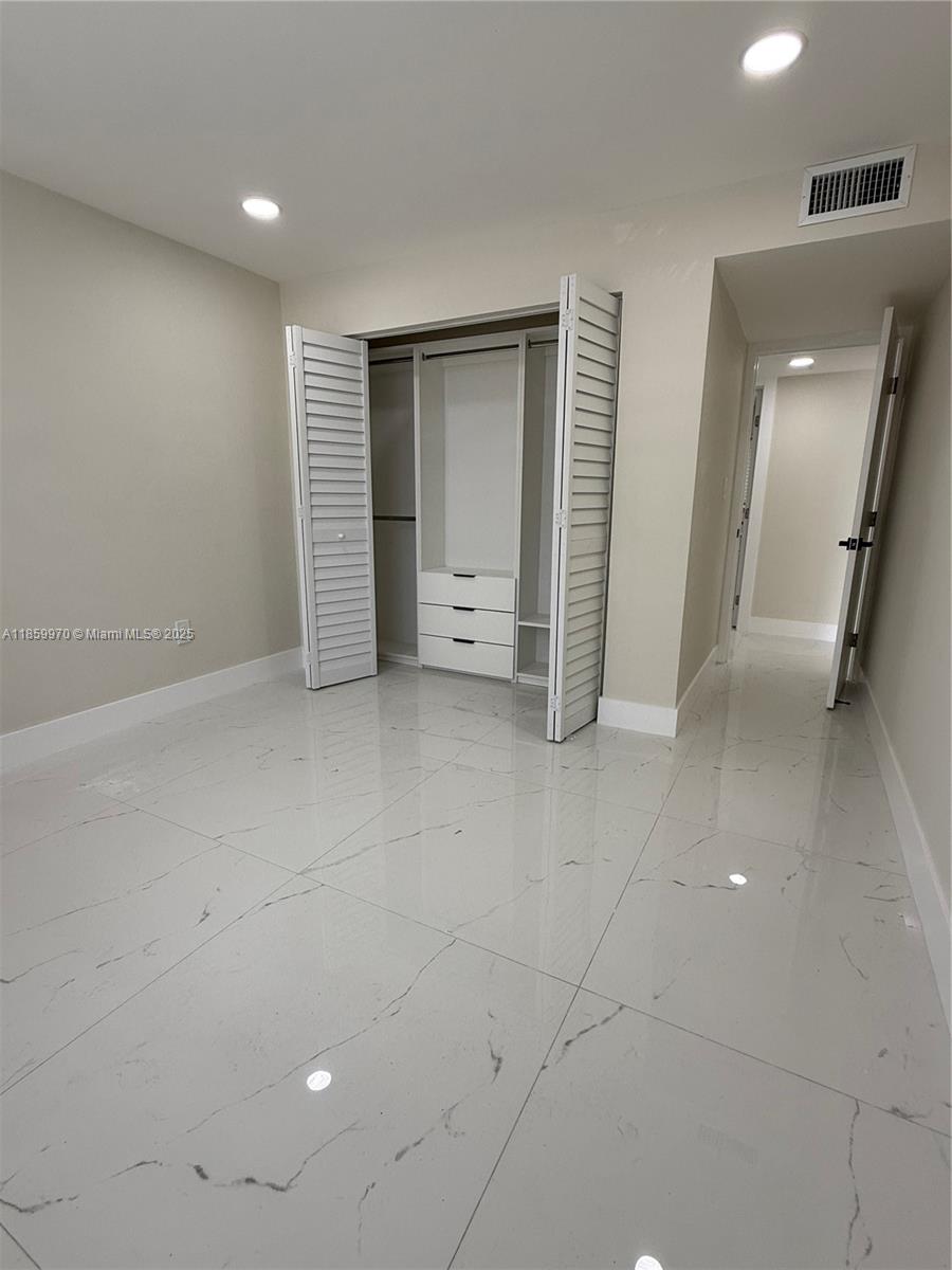 PEPPERMILL KENDALE LKS W - Residential Lease