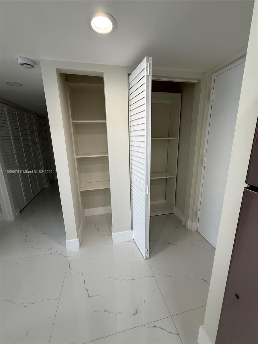 PEPPERMILL KENDALE LKS W - Residential Lease