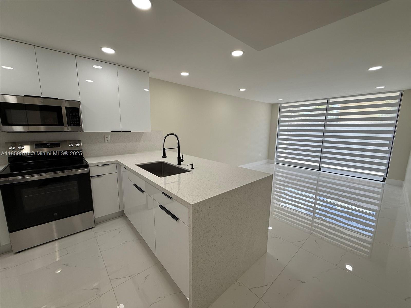 PEPPERMILL KENDALE LKS W - Residential Lease