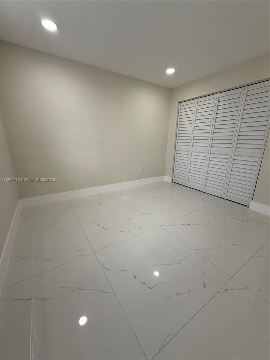 PEPPERMILL KENDALE LKS W - Residential Lease