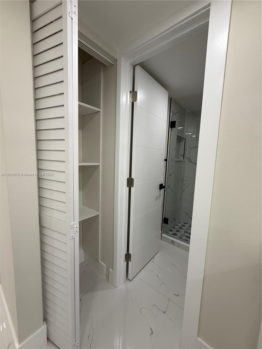 PEPPERMILL KENDALE LKS W - Residential Lease