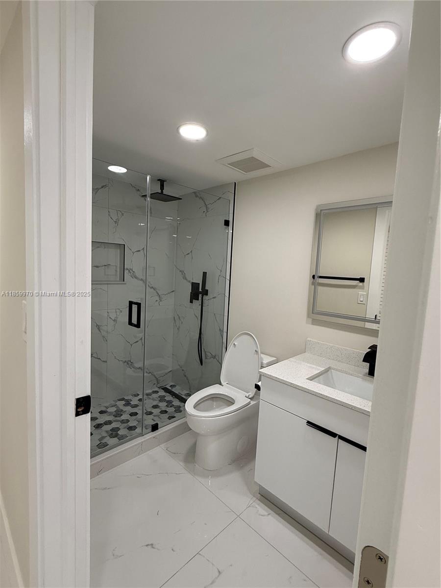 PEPPERMILL KENDALE LKS W - Residential Lease