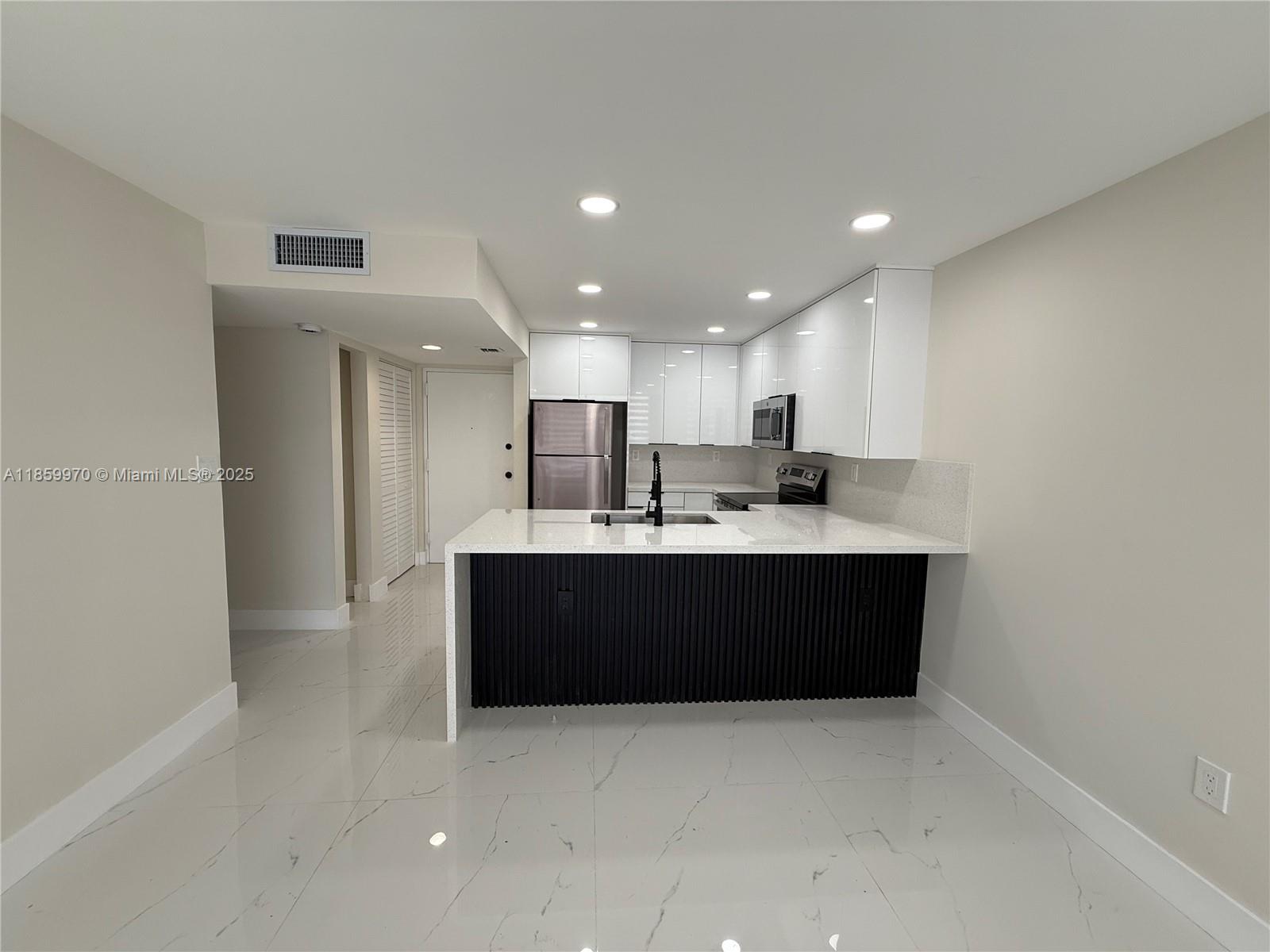 PEPPERMILL KENDALE LKS W - Residential Lease