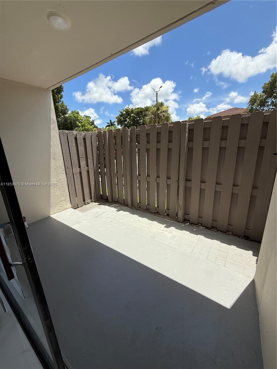 PEPPERMILL KENDALE LKS W - Residential Lease