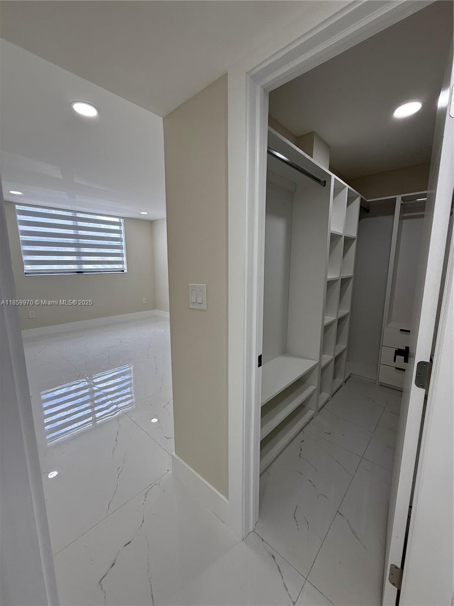 PEPPERMILL KENDALE LKS W - Residential Lease