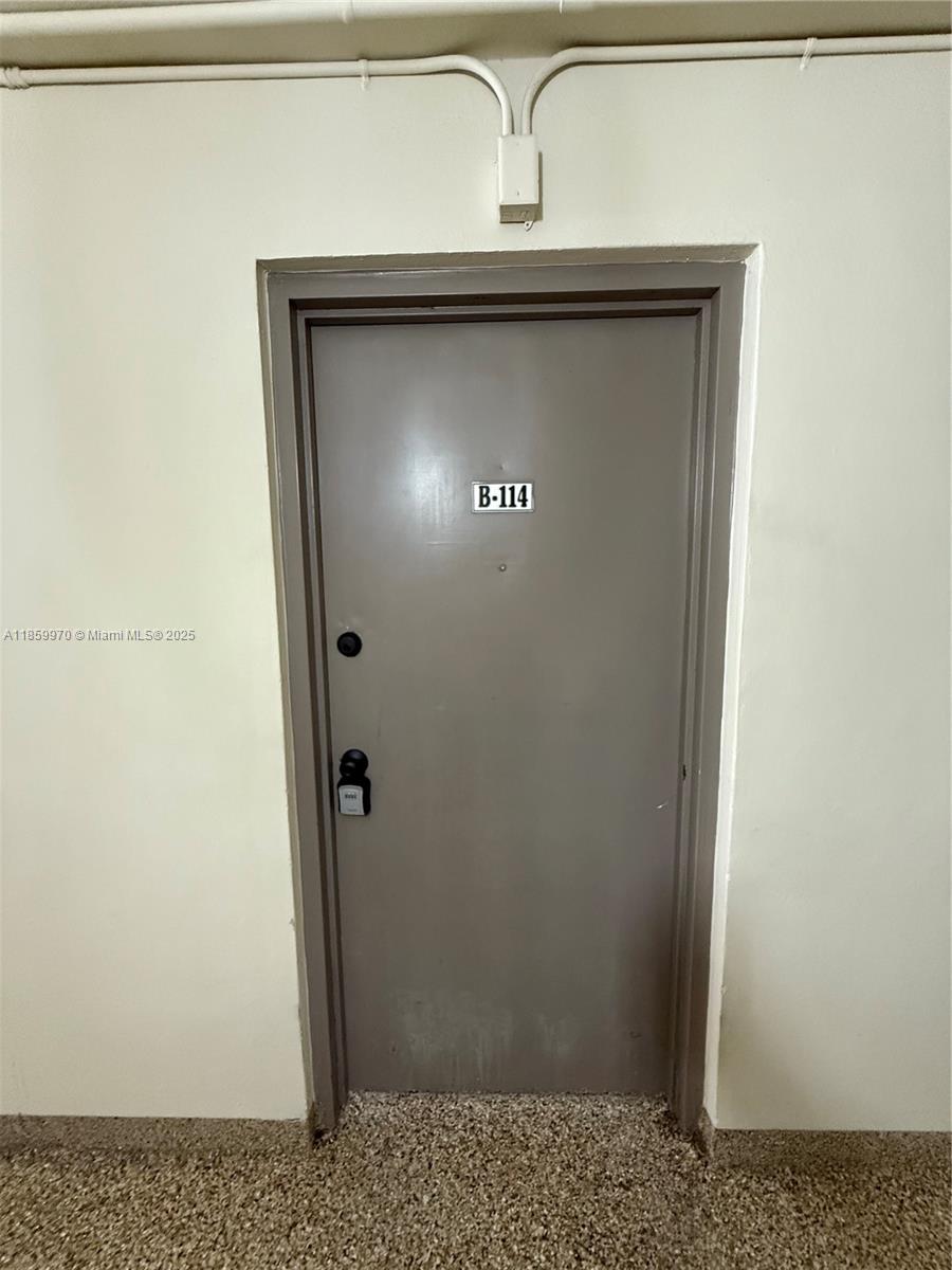 PEPPERMILL KENDALE LKS W - Residential Lease