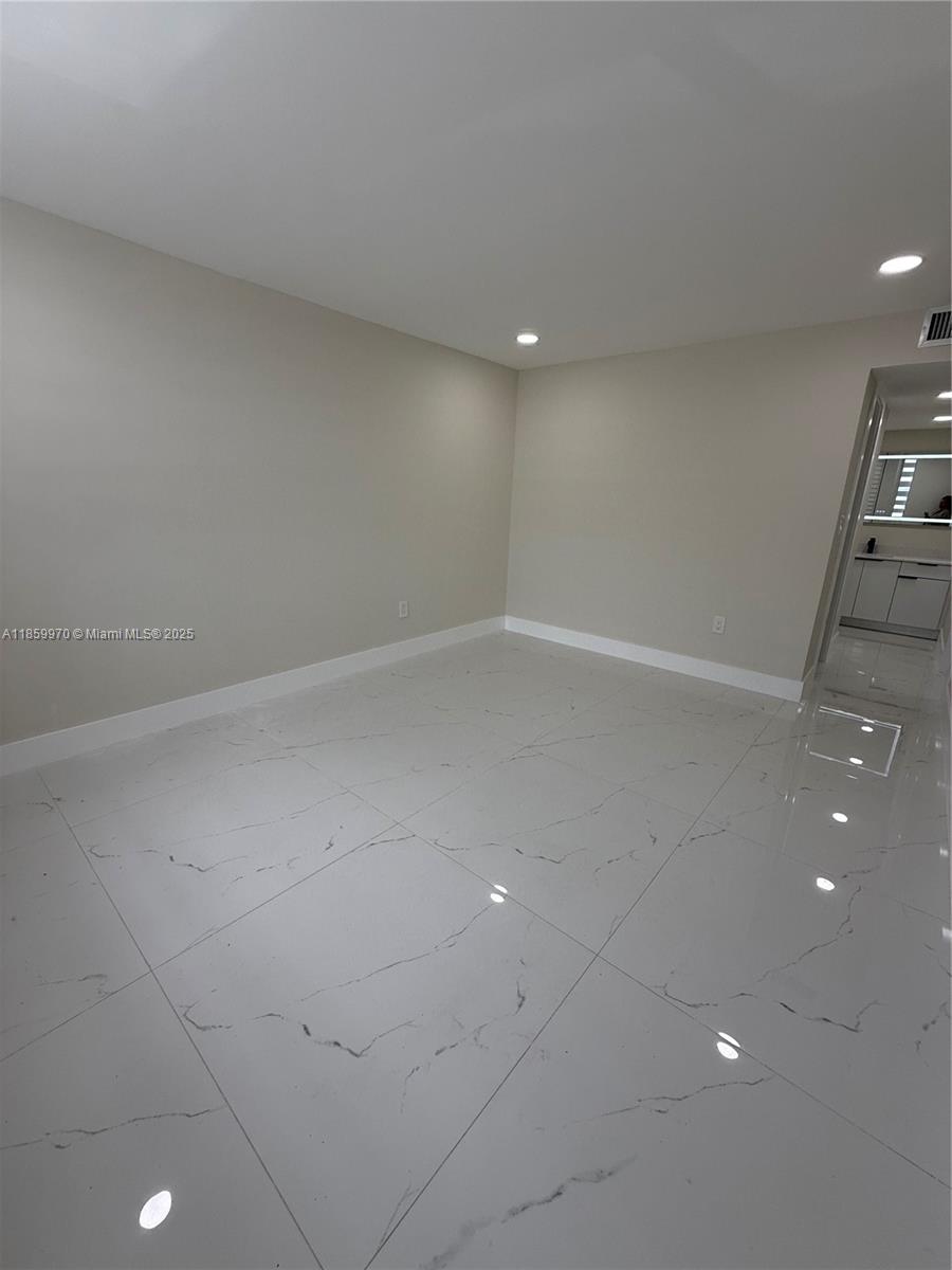 PEPPERMILL KENDALE LKS W - Residential Lease