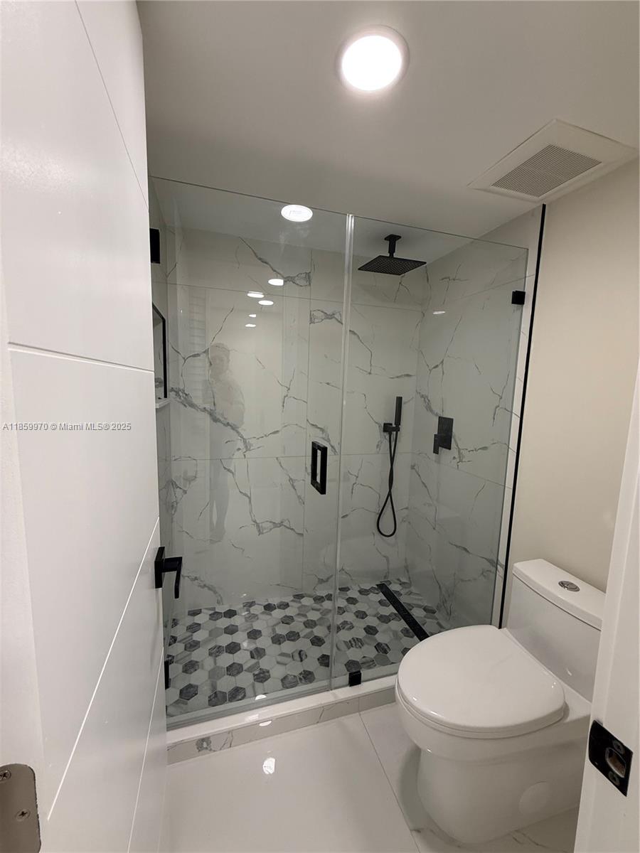 PEPPERMILL KENDALE LKS W - Residential Lease