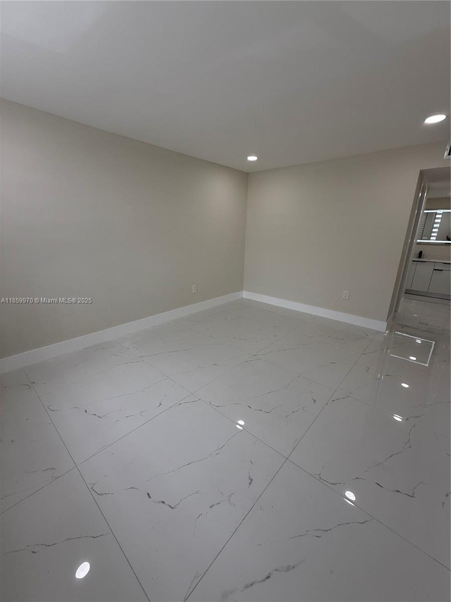 PEPPERMILL KENDALE LKS W - Residential Lease