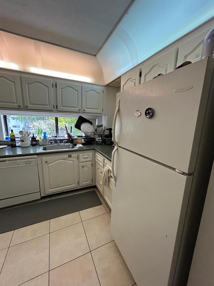 17021 North Bay Road, Unit - Residential