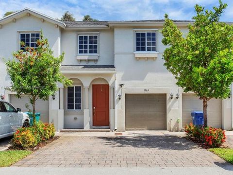 Miami-Dade County Townhomes and Villas for sale 28 1363 NW 208th Ter Miami Gardens FL 33169