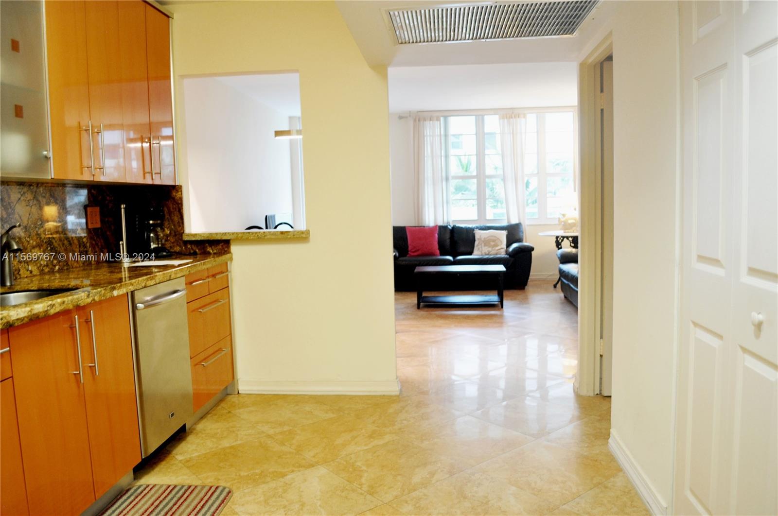 Rental Property at 100 Lincoln Rd 534, Miami Beach, Miami-Dade County, Florida - Bedrooms: 1 
Bathrooms: 1  - $3,100 MO.