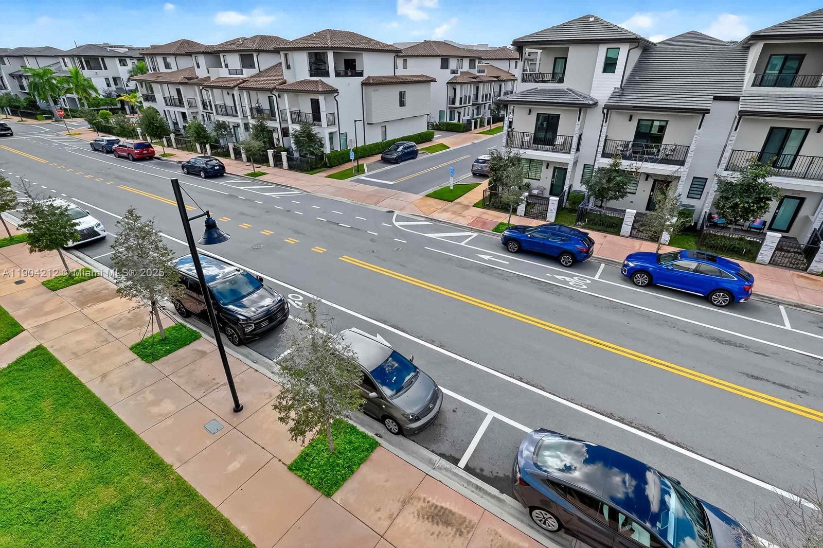 DOWNTOWN DORAL SOUTH PHAS - Residential