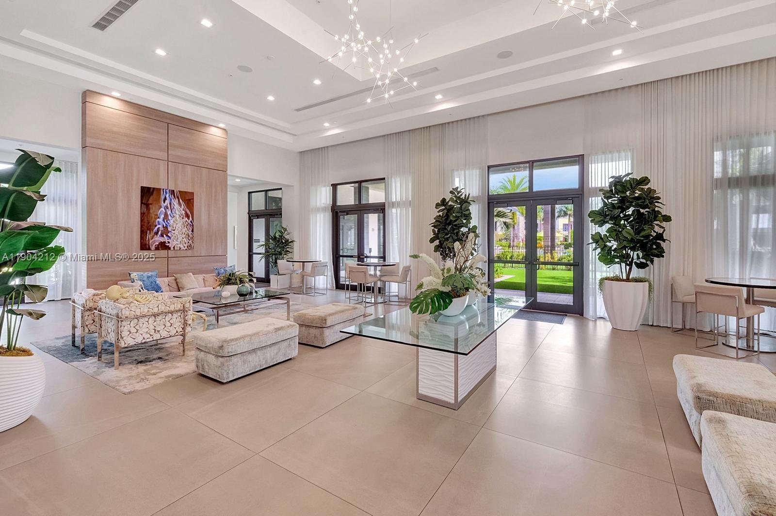 DOWNTOWN DORAL SOUTH PHAS - Residential