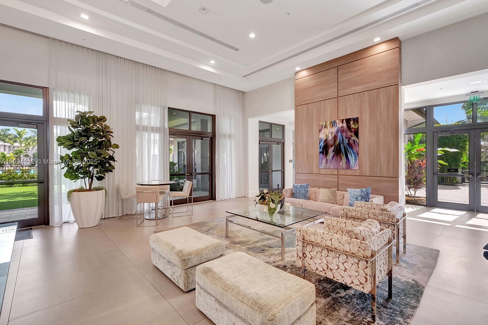 DOWNTOWN DORAL SOUTH PHAS - Residential