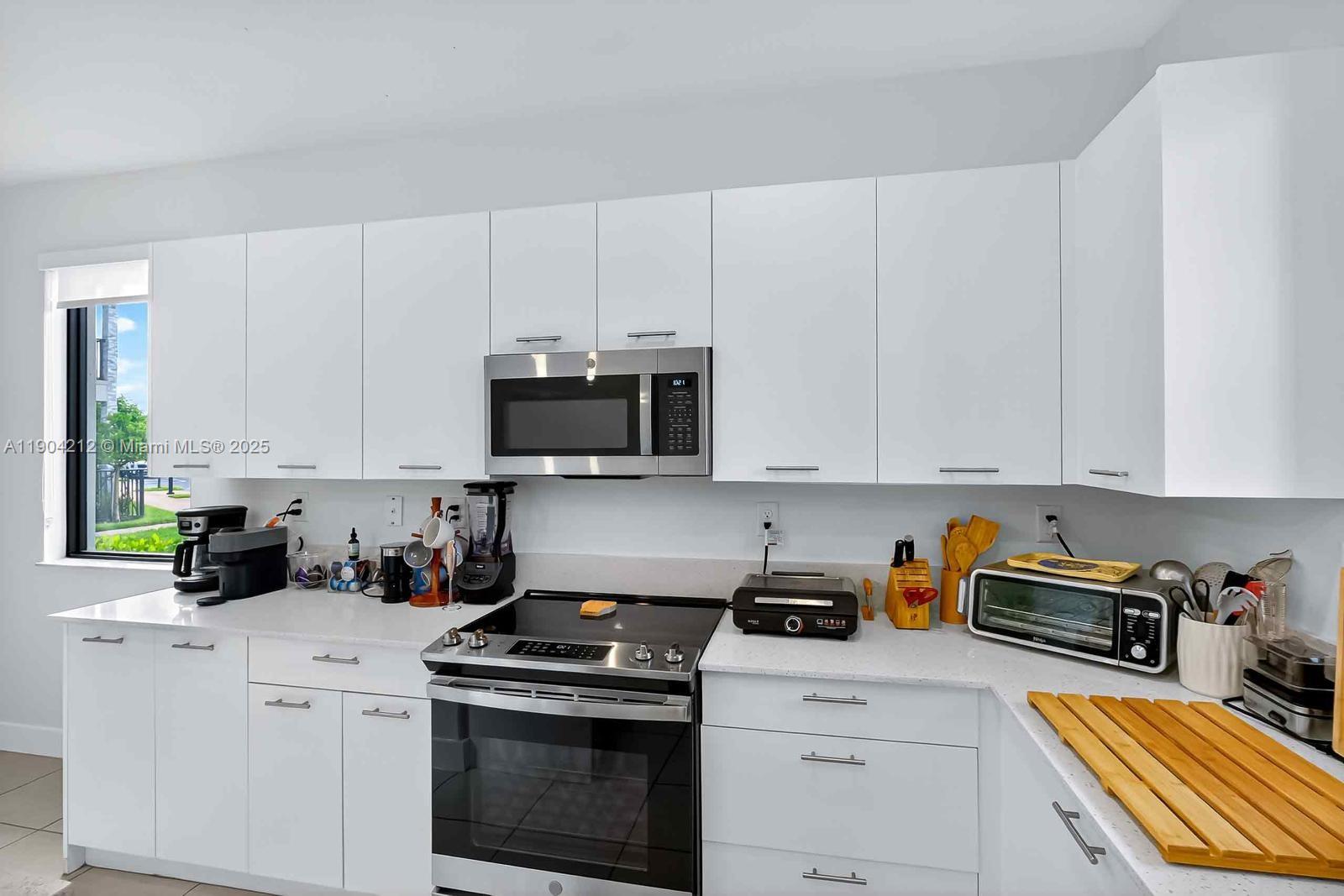 DOWNTOWN DORAL SOUTH PHAS - Residential