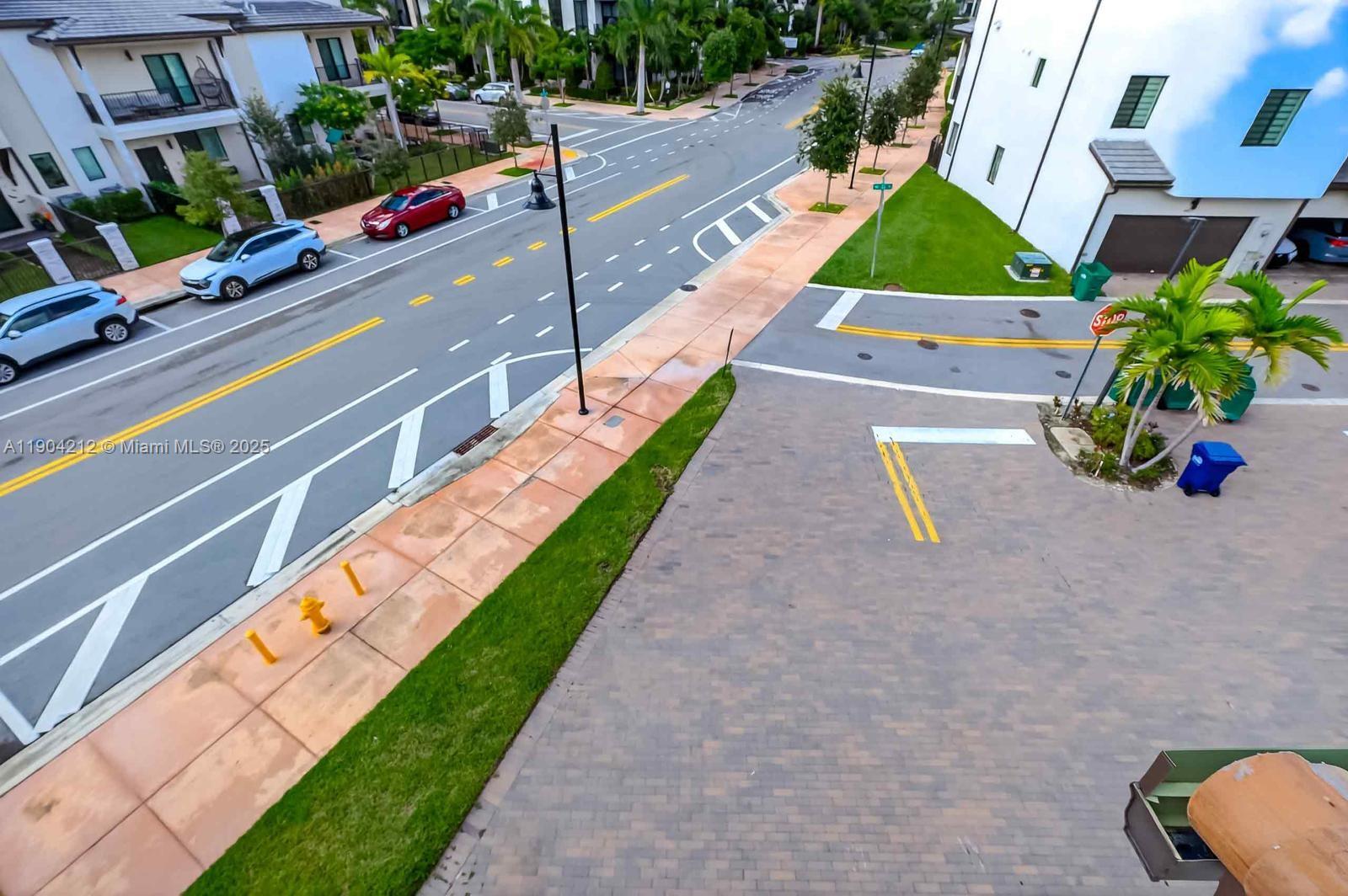 DOWNTOWN DORAL SOUTH PHAS - Residential