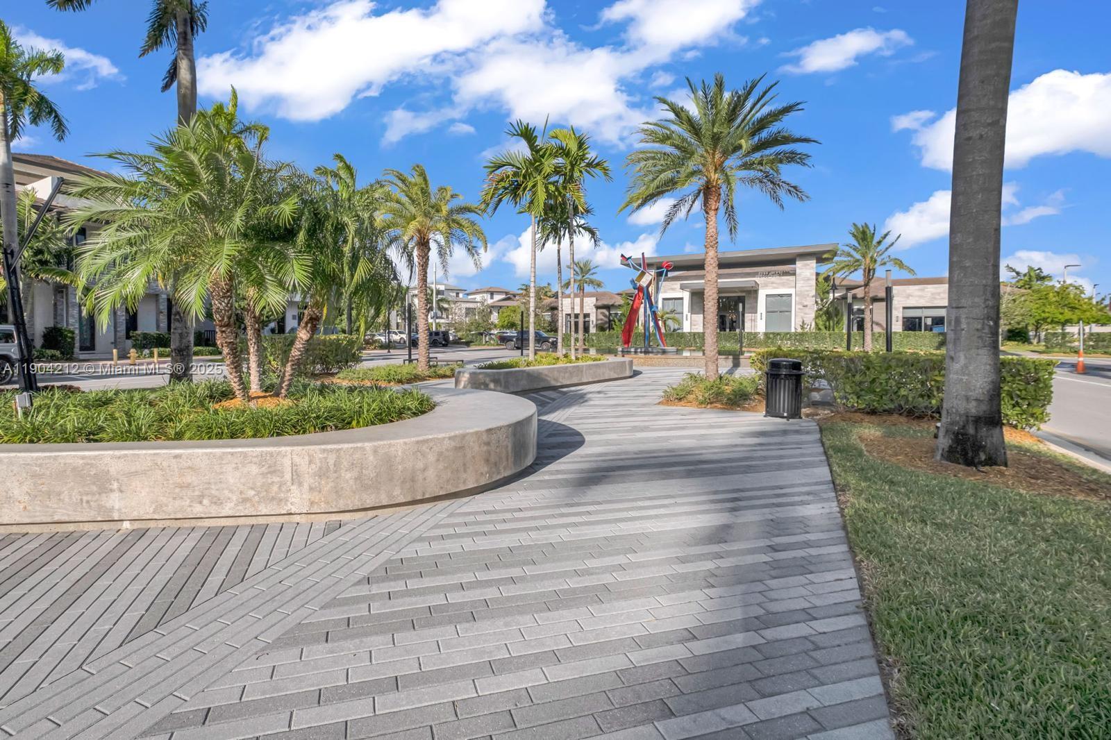DOWNTOWN DORAL SOUTH PHAS - Residential