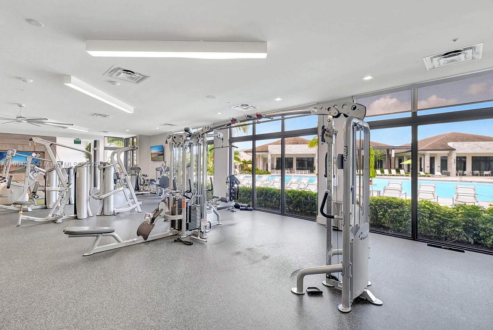 DOWNTOWN DORAL SOUTH PHAS - Residential