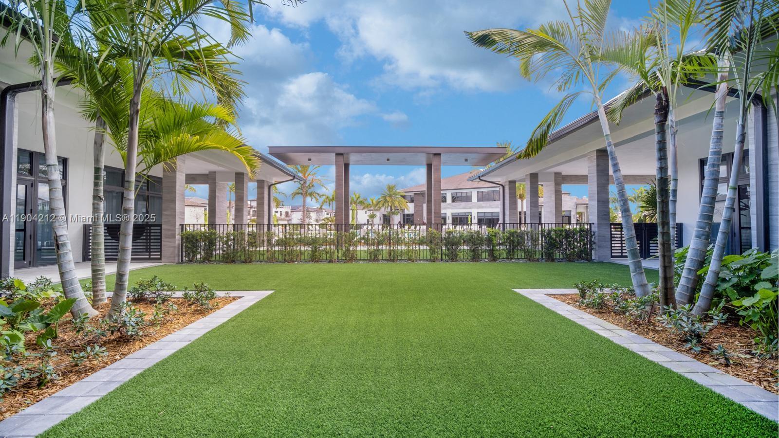 DOWNTOWN DORAL SOUTH PHAS - Residential