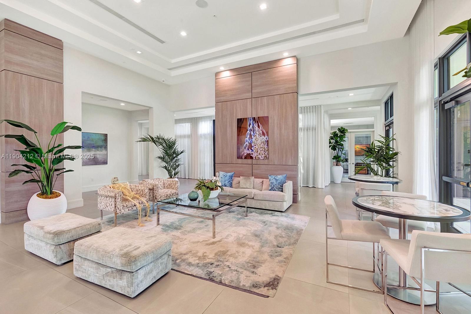 DOWNTOWN DORAL SOUTH PHAS - Residential