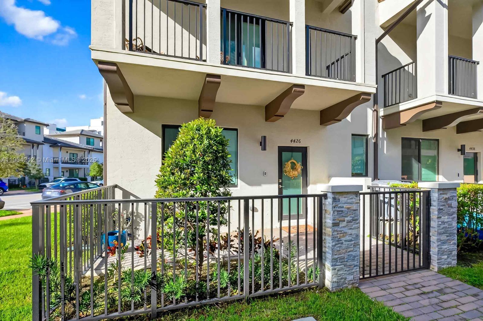 DOWNTOWN DORAL SOUTH PHAS - Residential