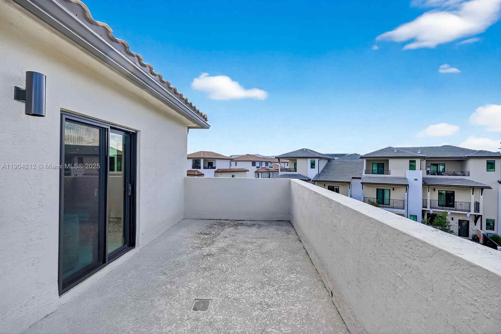 DOWNTOWN DORAL SOUTH PHAS - Residential