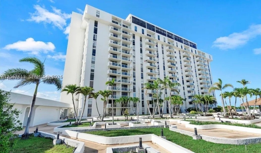 13499 Biscayne Blvd PH1712, North Miami FL 33181