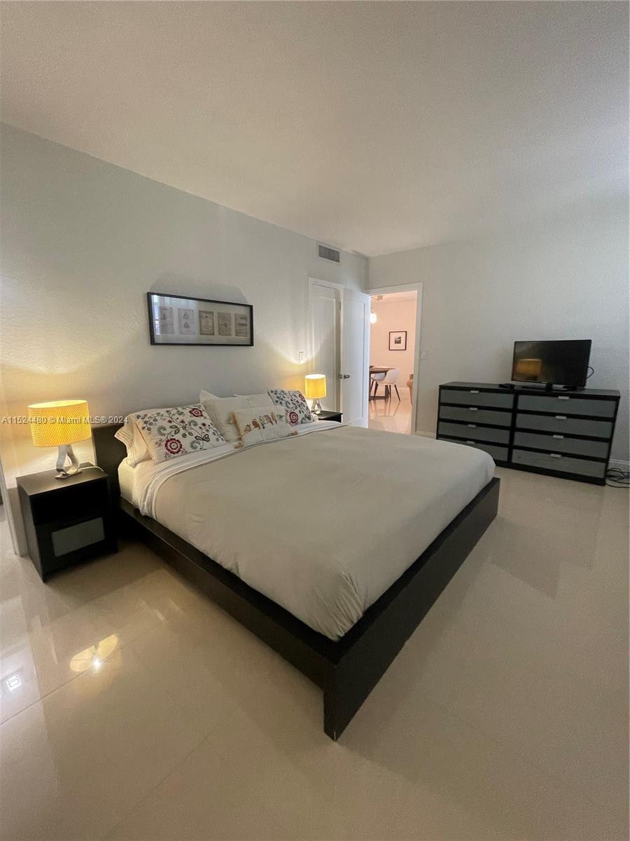 TIDES ON HOLLYWOOD BEACH - Residential Lease